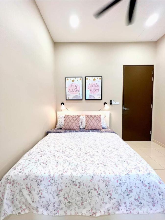 Kampong Simpang Empat Faridz Homestay At Myra Saujana מראה חיצוני תמונה